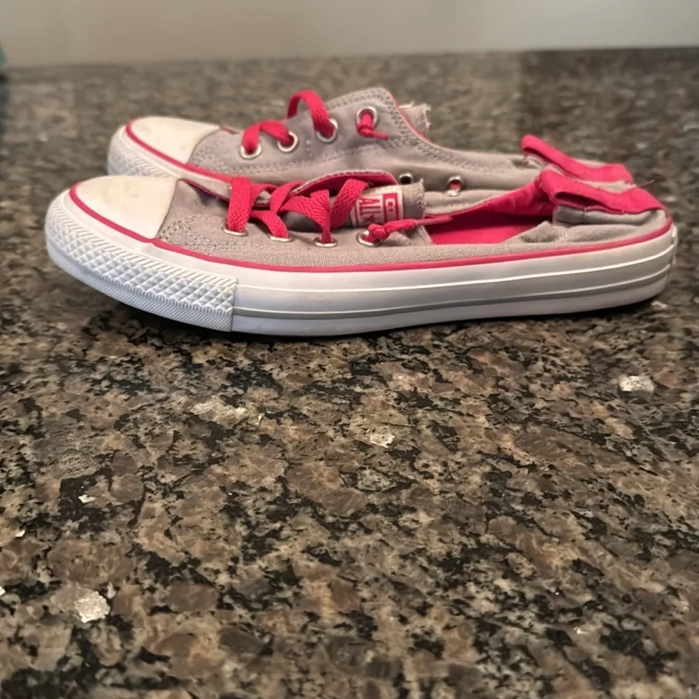 Converse feature sneakers design